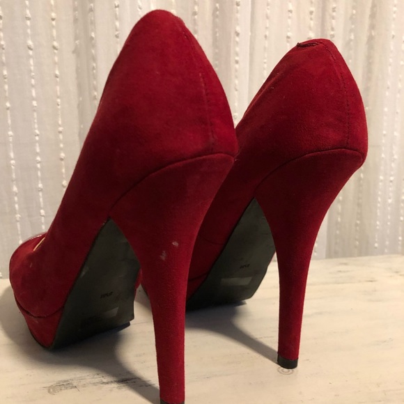 Guess Shoes - Red Platform Pumps by Guess 8.5